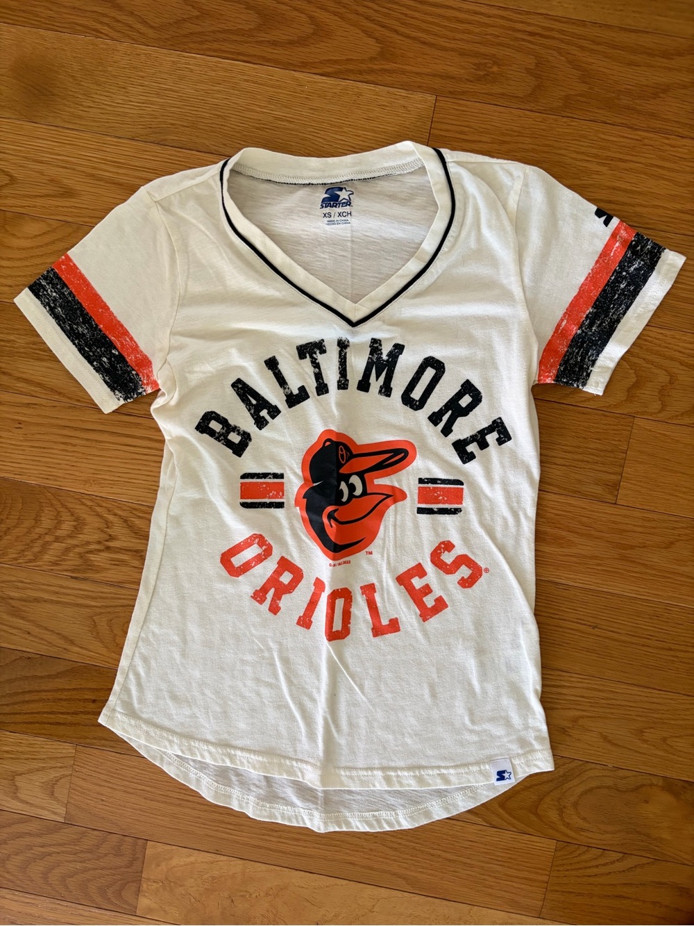 STARTER White Baltimore Orioles V-Neck Tee with Orange and Black Graphics